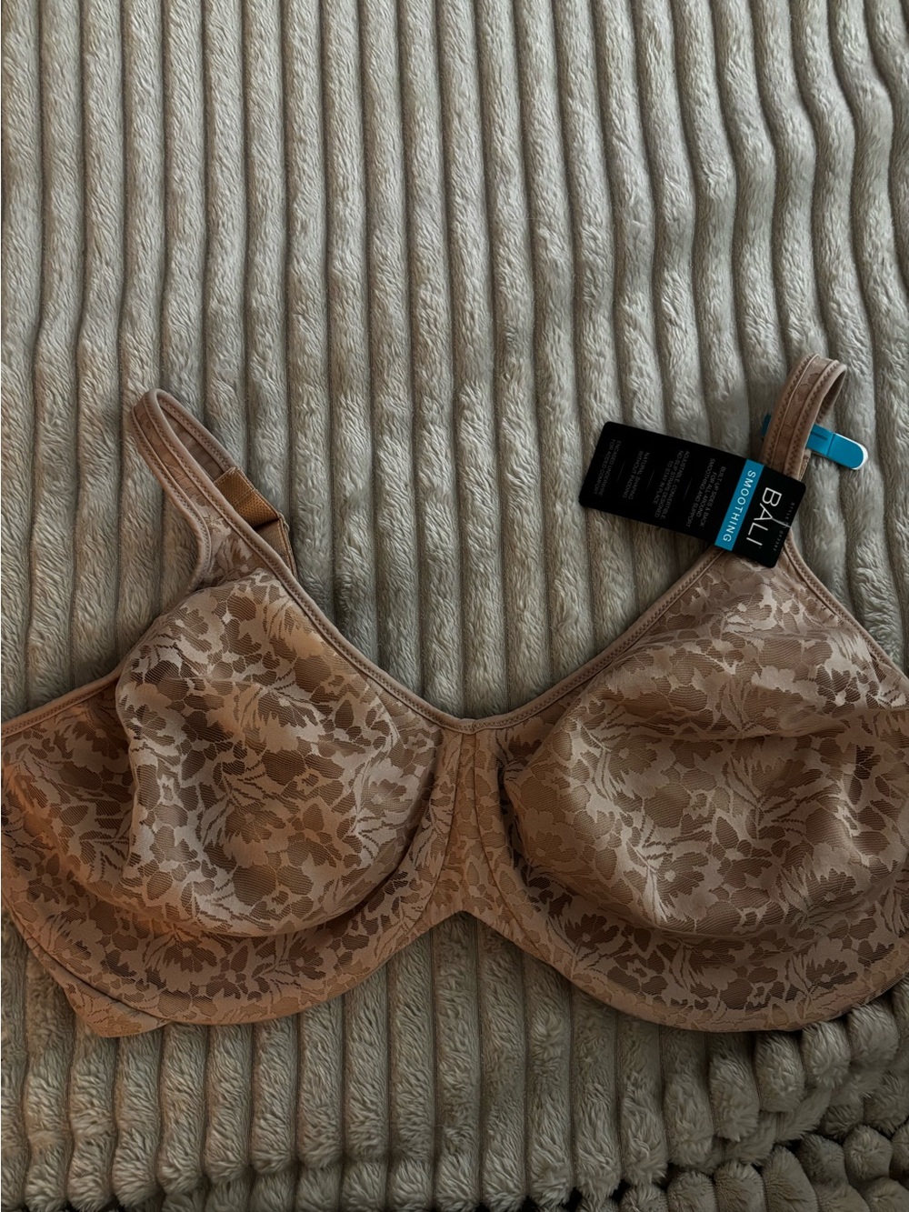 NWT Elegant Bali Smoothing Paris Nude Floral Underwire Full Coverage Bra 42DDD.